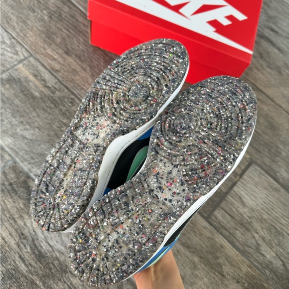 Brand New Nike Dunk Low SE “Black Light Photo Blue Mint Foam” Big Kids s… - Picture 7 of 8